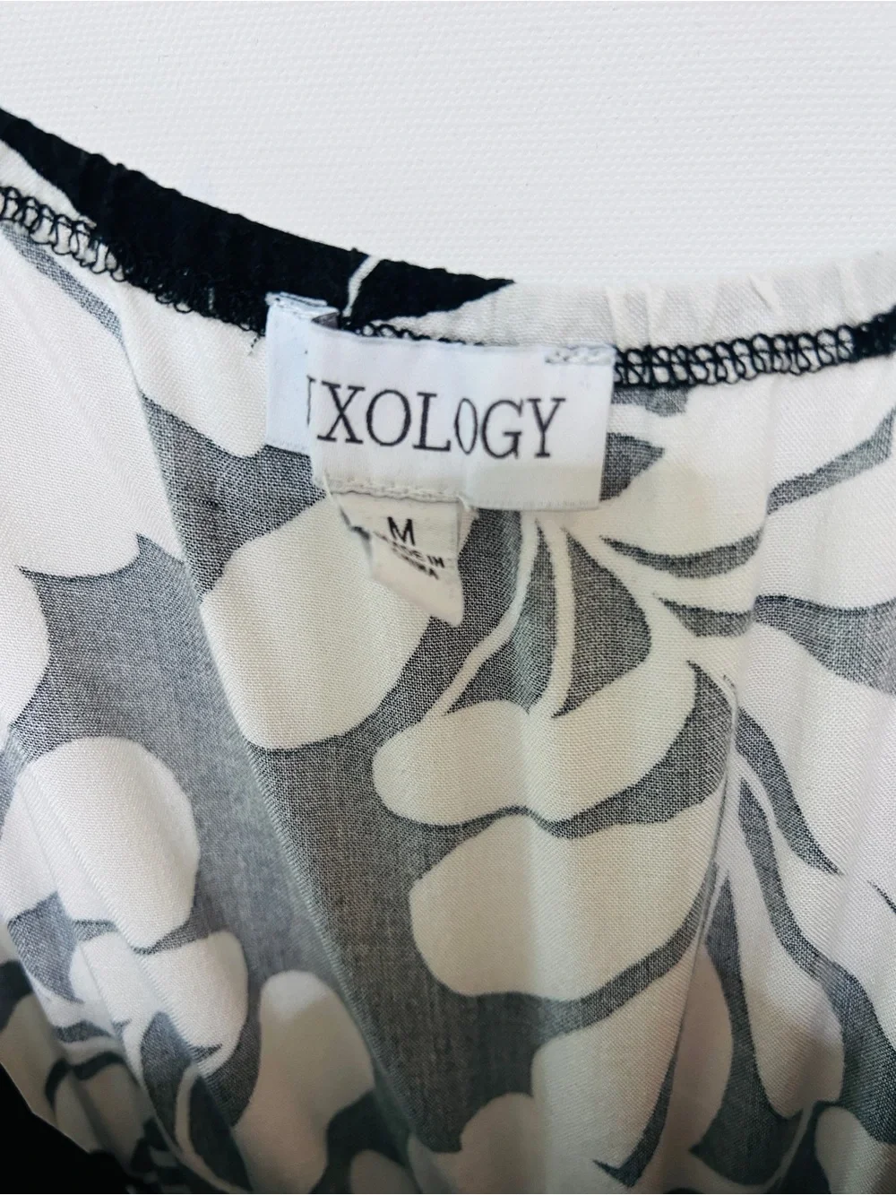 Xology Black & White Tropical Print Jumpsuit | Size Medium - Picture 5 of 6